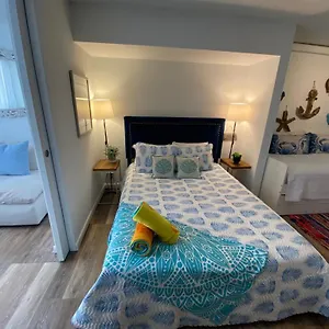 Kasa Ocean Breeze - Beachfront Pool Apartment
